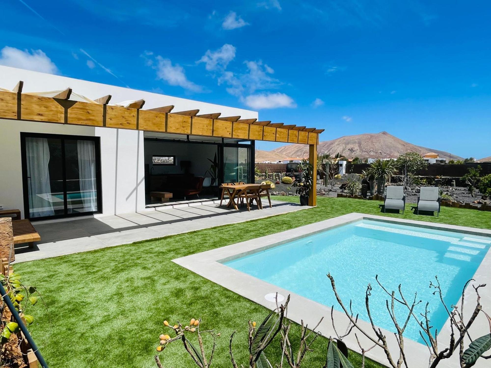 Bungalow + Piscina Independiente La Oliva Exteriör bild