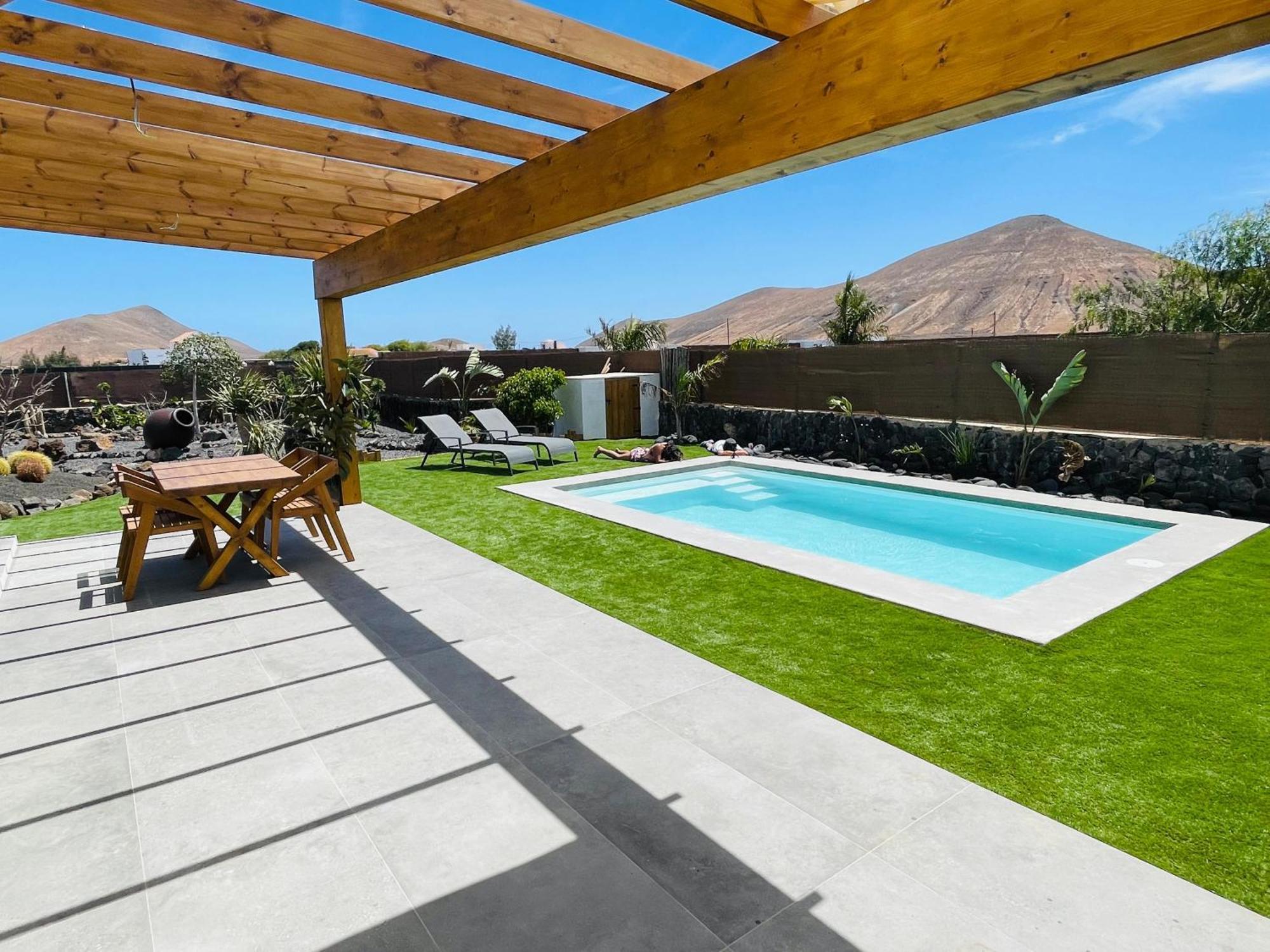 Bungalow + Piscina Independiente La Oliva Exteriör bild